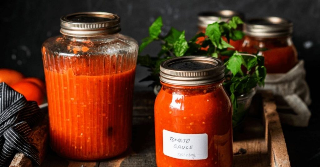 Can Dogs Eat Tomato Sauce? (Watch Out for These Ingredients)